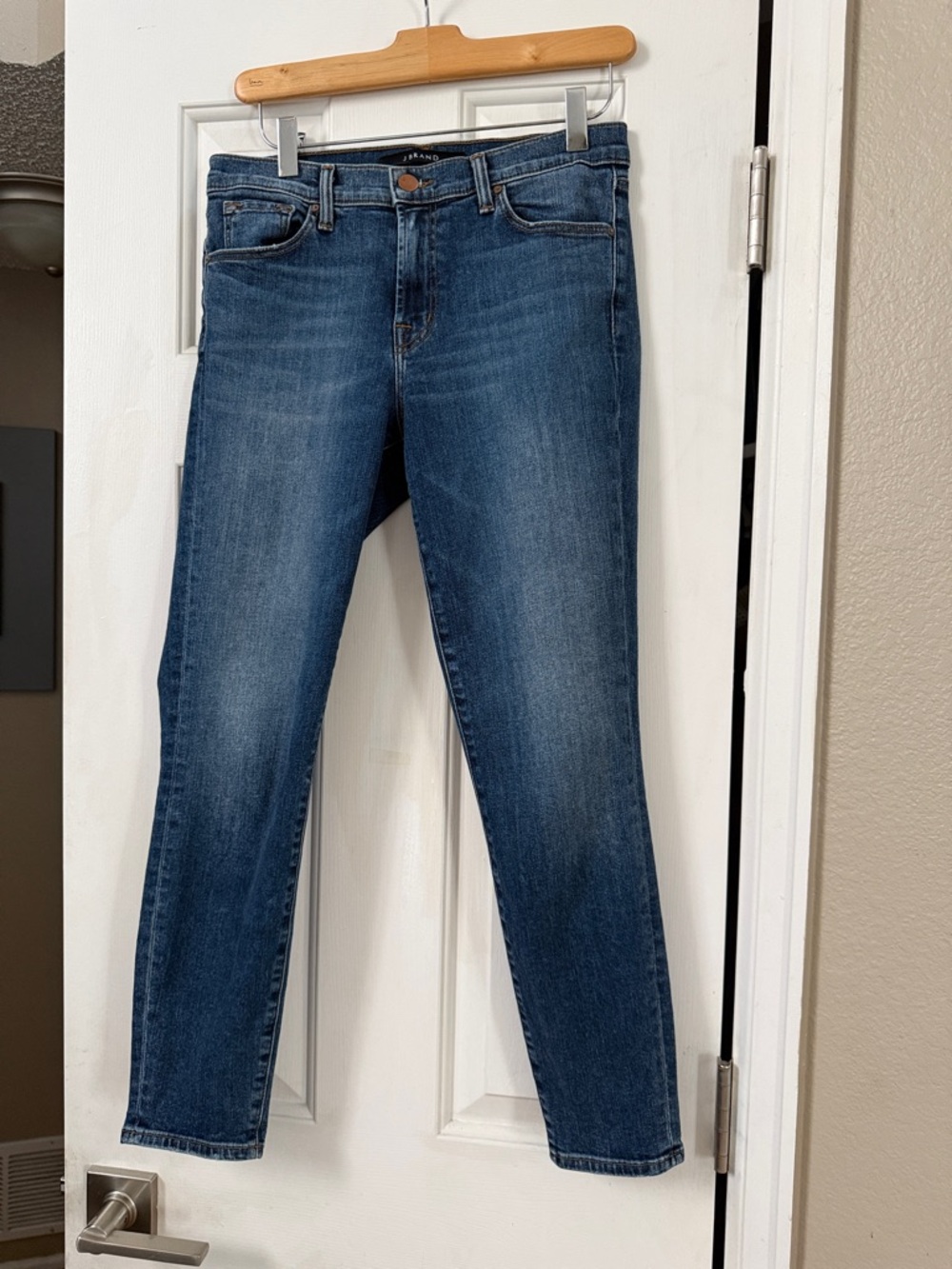 J Brand Capri Mid-Rise Skinny in Enchant Slightly Distressed Jeans 27